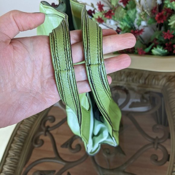 Kenneth Cole Reaction Green Leather Purse - Picture 8 of 13